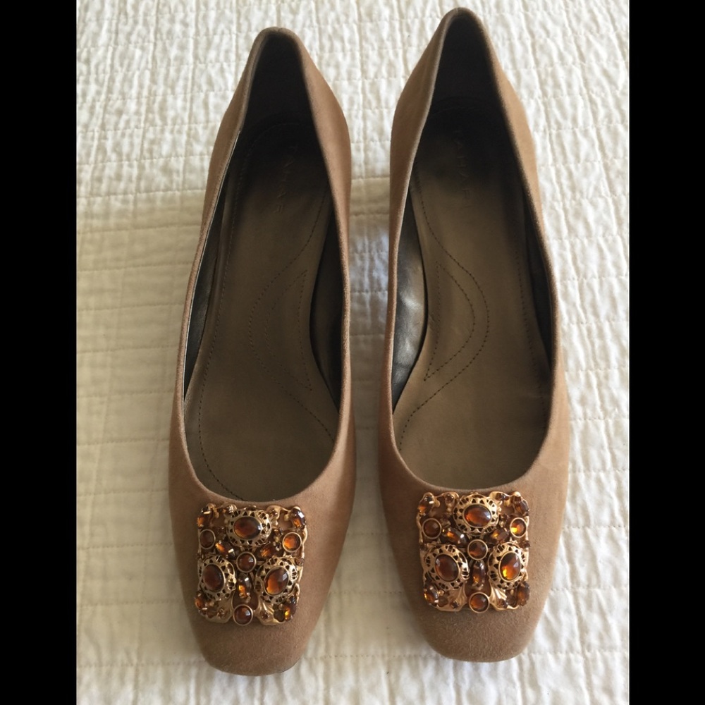 Tahari tan suede loafer w/ jeweled vamp